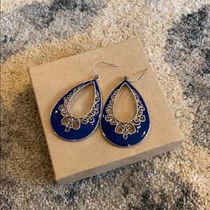 EUC Premier Designs earrings